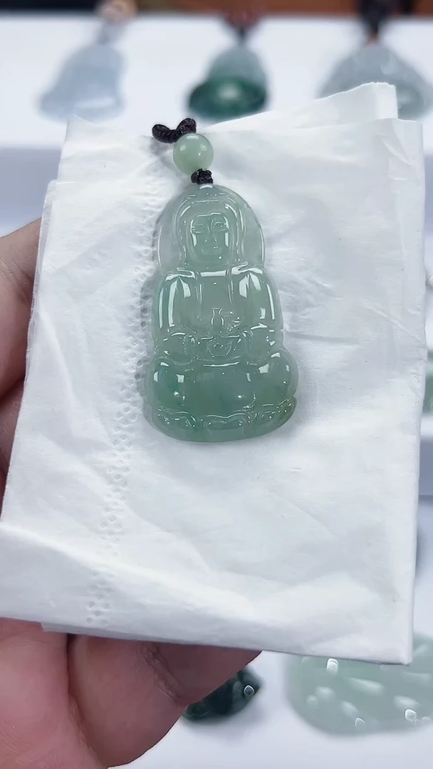 颈饰未镶嵌翡翠天然缅甸A货翡翠    观音题材