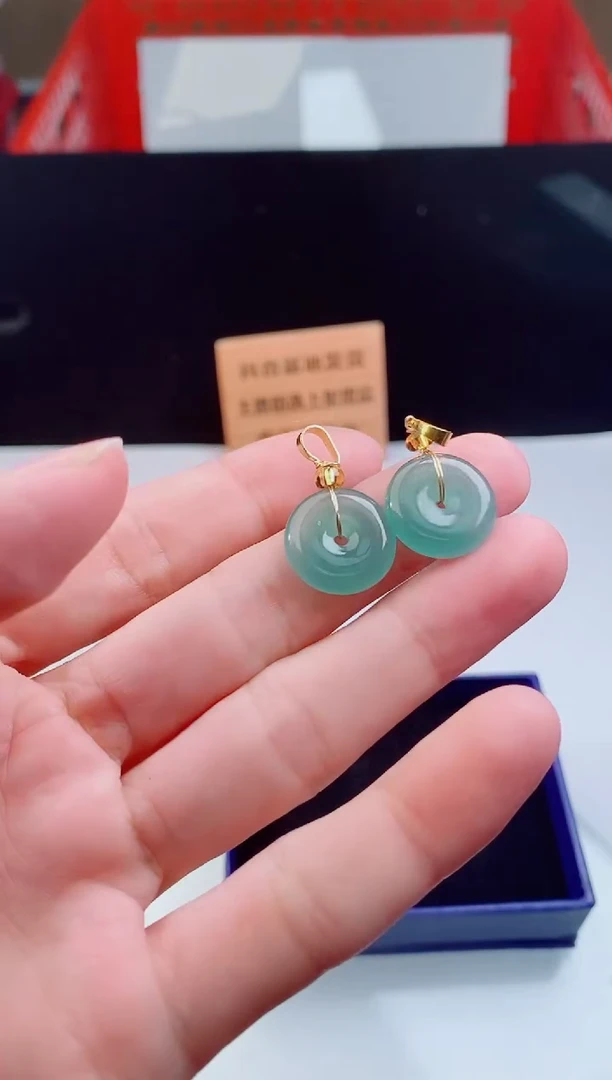 颈饰未镶嵌翡翠    ·