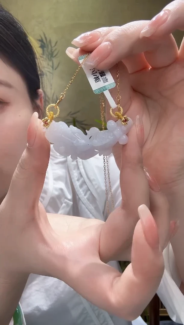 翡翠未镶嵌颈饰吊坠