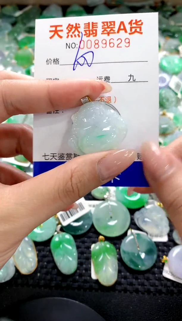 颈饰18K金镶嵌翡翠1111111111111111