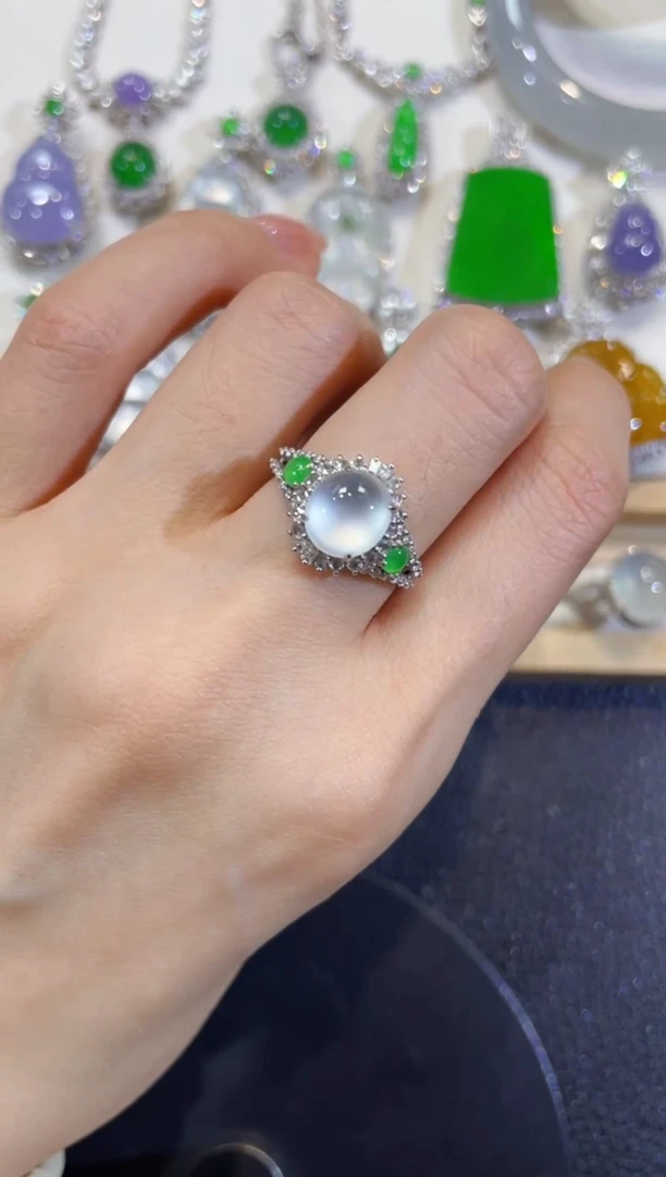 颈饰18K金镶嵌翡翠团购1