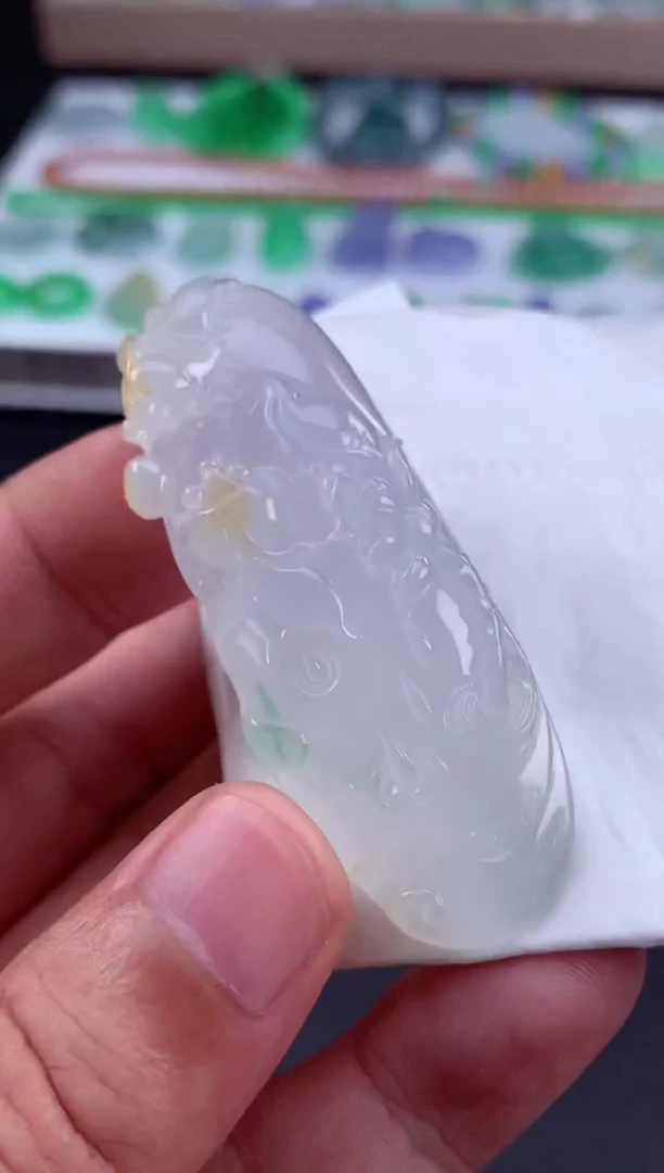 定制翡翠未镶嵌被****暖翡翠