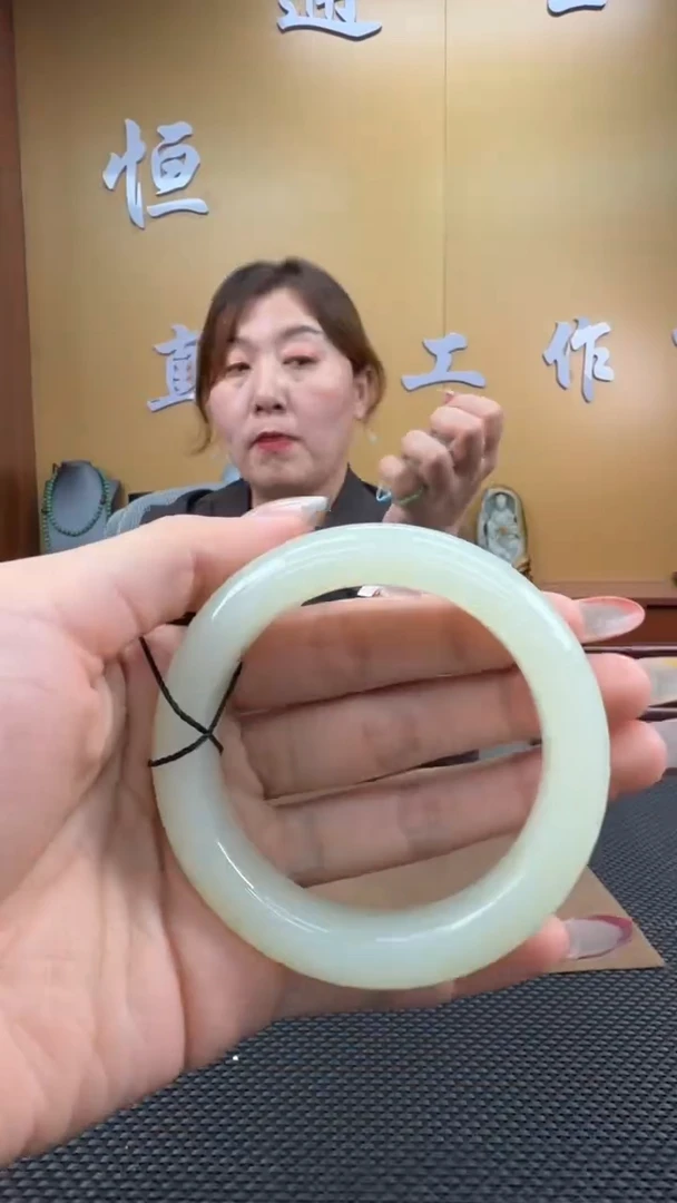 颈饰未镶嵌和田玉手镯56