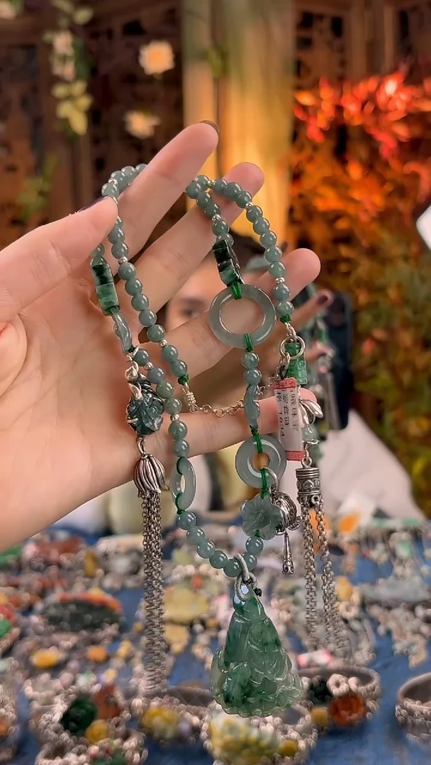 套链未镶嵌翡翠吊坠