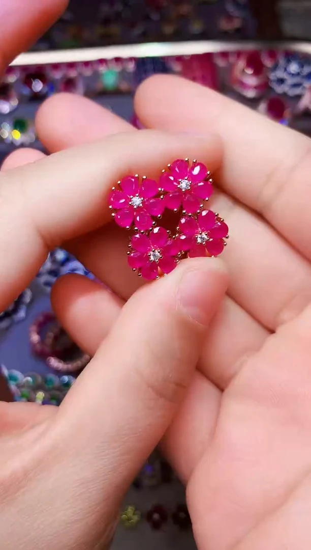 银S925镶嵌耳饰红宝石....