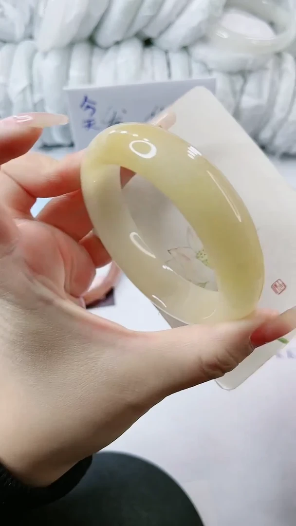 【闪购商品】石英质玉手镯未镶嵌多样性发货L105