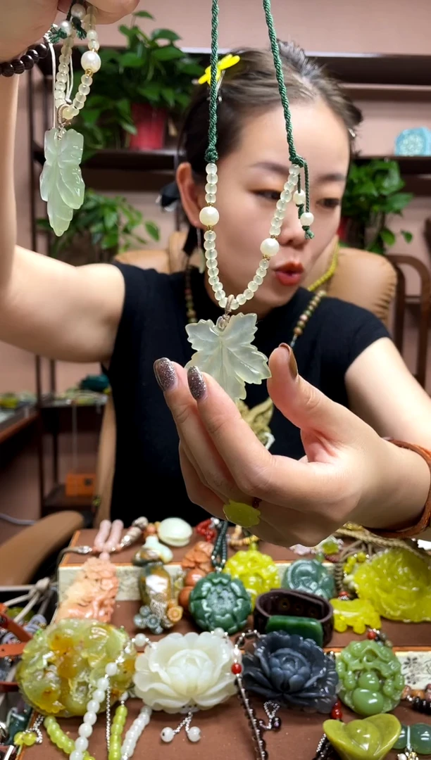 未镶嵌岫玉吊坠多样性发货发其中之一