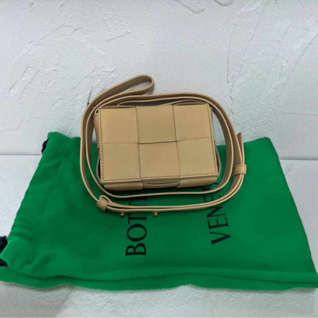 未使用 BOTTEGA VENETA/葆蝶家 小花Jerry 六格包mini 奶茶色