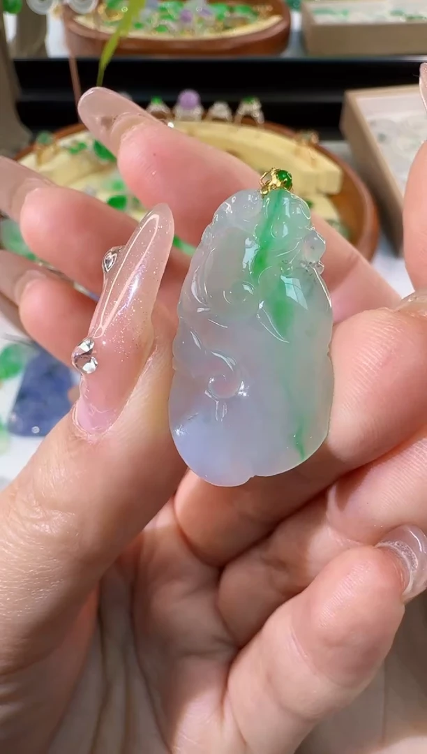 【闪购商品】翡翠颈饰18K金镶嵌缅甸A货翡翠吊坠