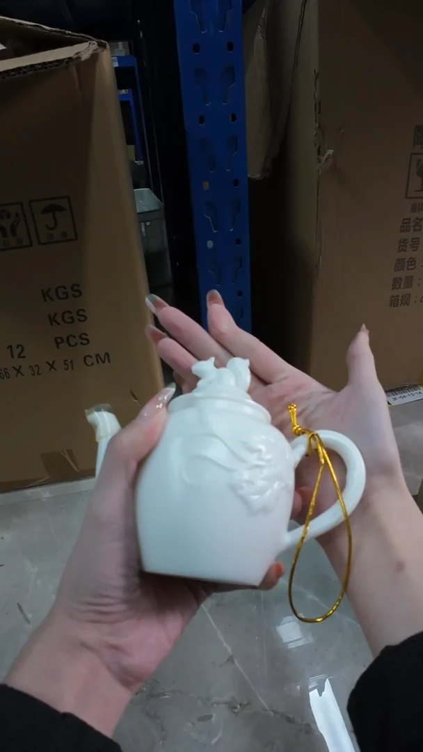 【白瓷松鼠壶】【白瓷松鼠壶】