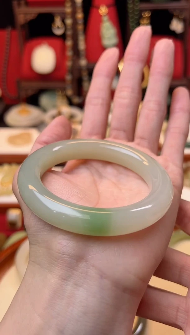 【闪购商品】和田玉手镯未镶嵌1