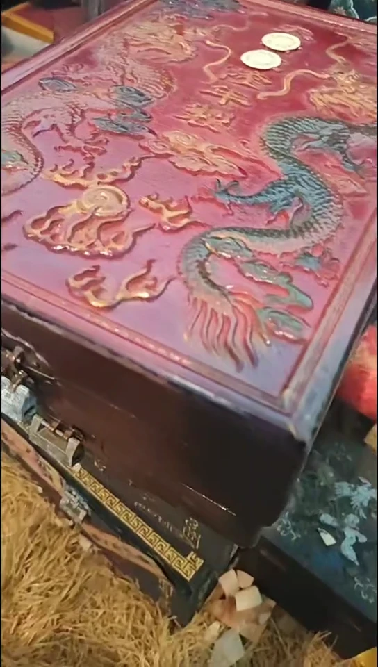 香榧木香榧木（1个开封竖款红色盘龙扁盒子）