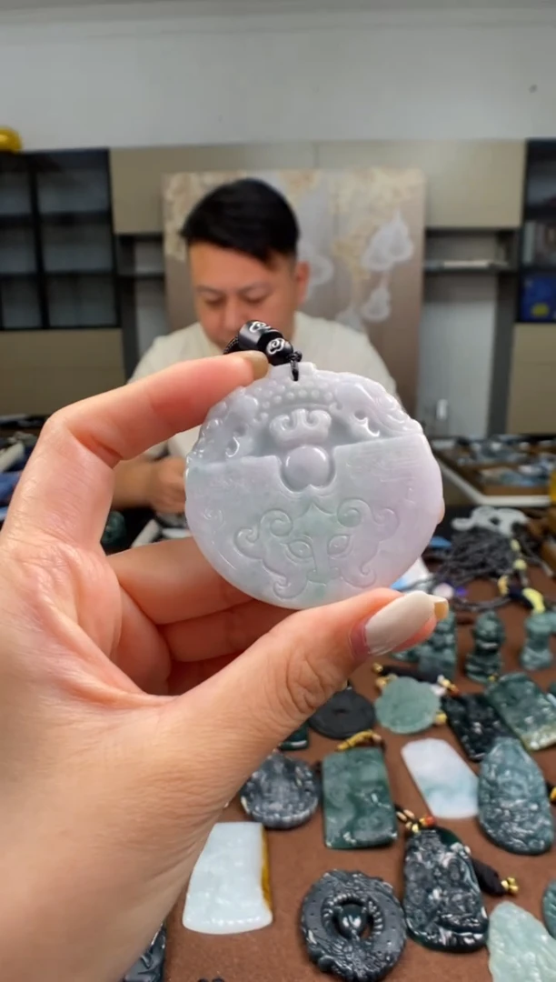 颈饰未镶嵌翡翠 多样性发其一