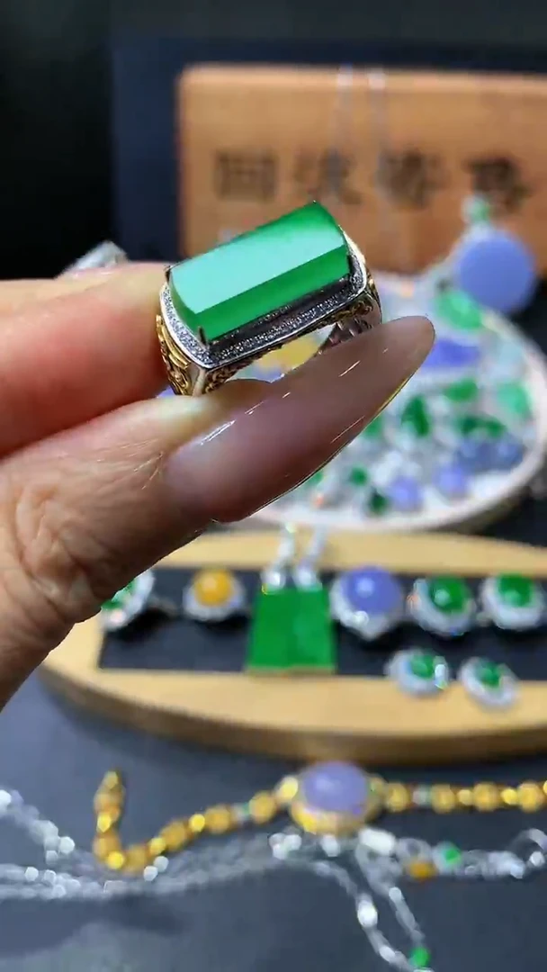 翡翠戒指18K金镶嵌团购