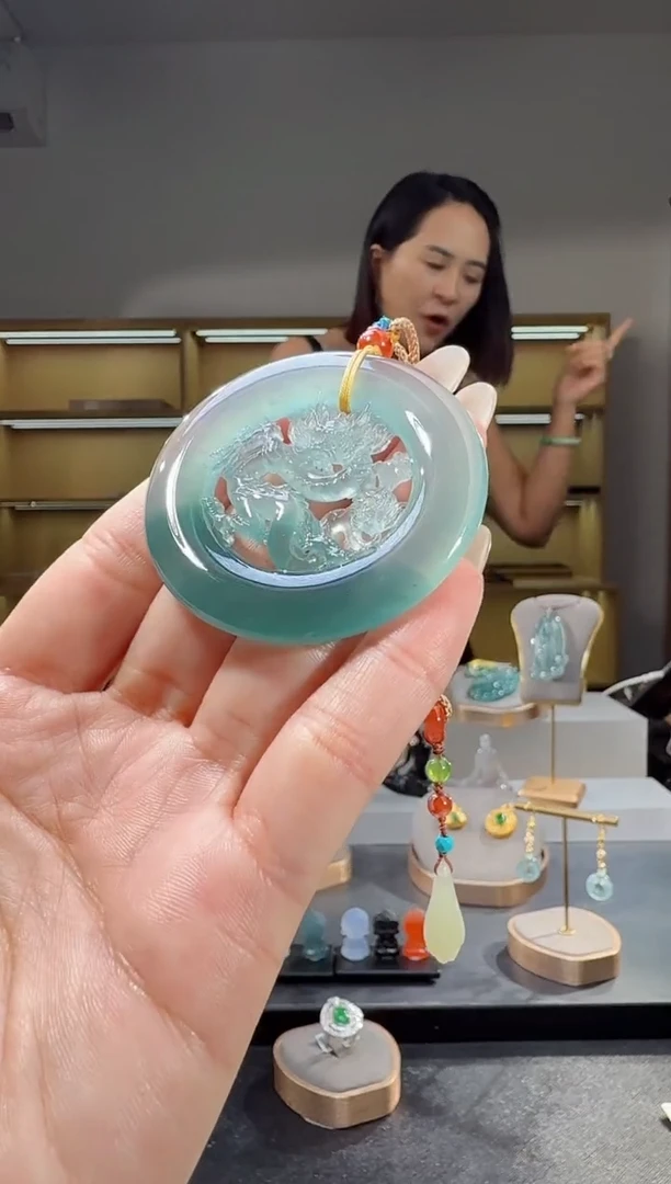 吊坠(不含链)未镶嵌翡翠龙牌