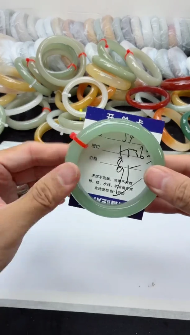 未镶嵌手镯石英质玉54