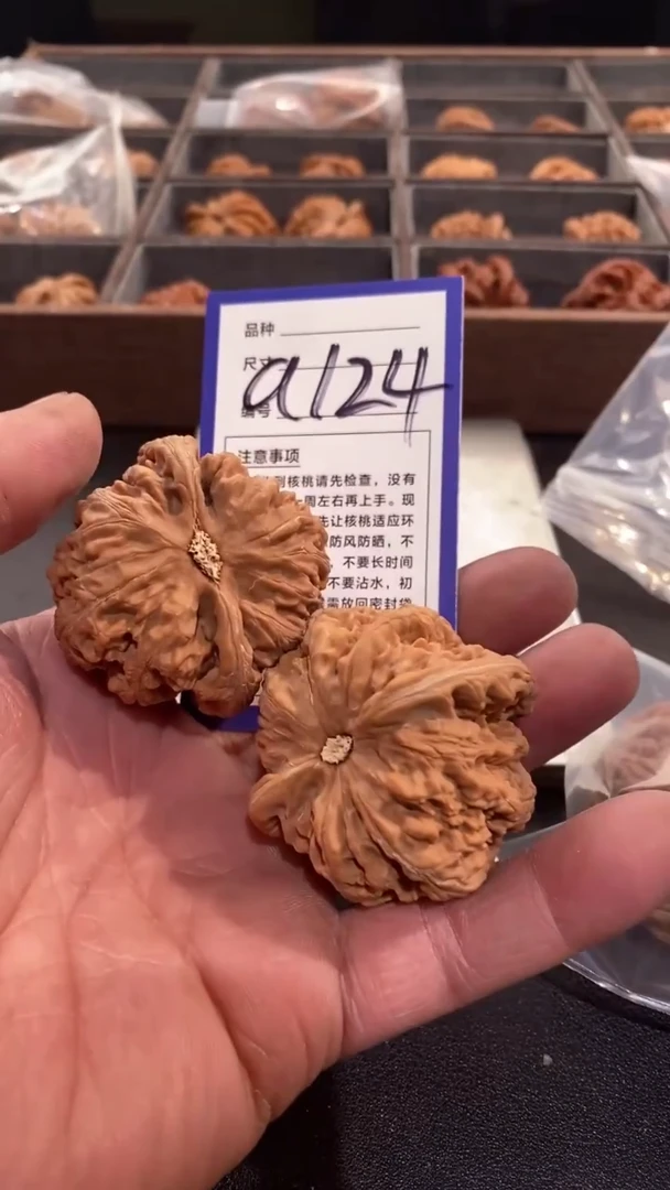 【闪购商品】文玩核桃把件49粗筋