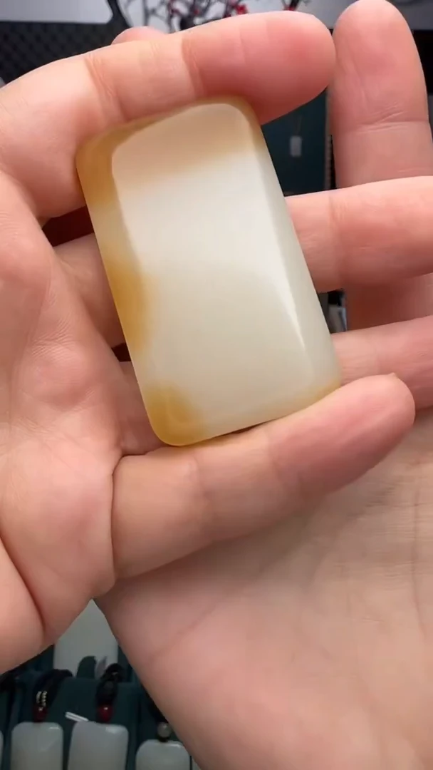 颈饰未镶嵌和田玉J