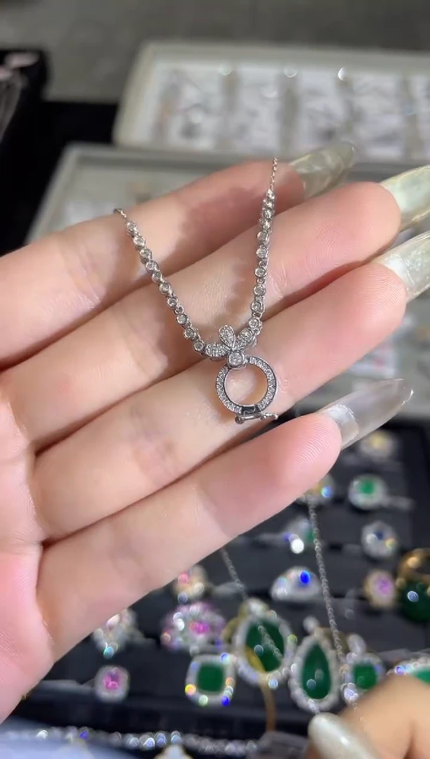 18K金镶嵌项链钻石项链