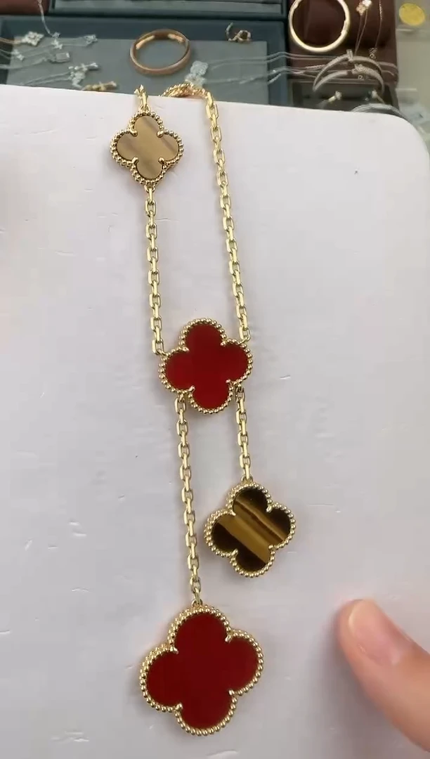 【闪购商品】玛瑙/玉髓项链18K金镶嵌乱花六花项链