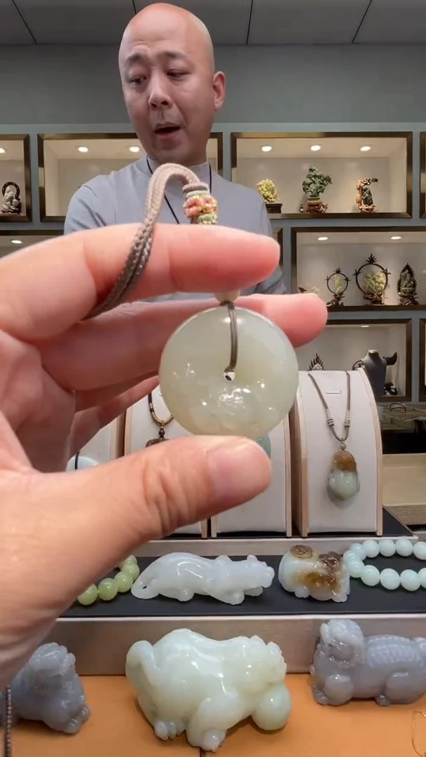 颈饰未镶嵌和田玉苏