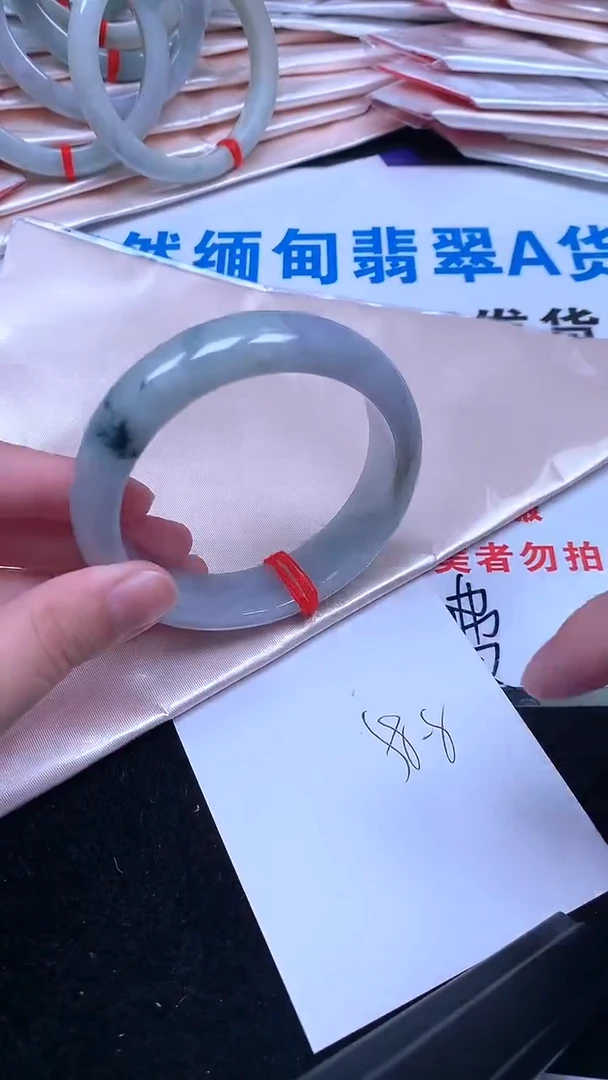 未镶嵌手镯翡翠.