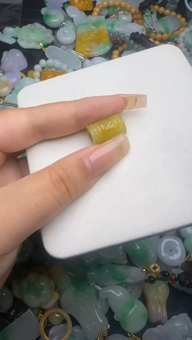 翡翠未镶嵌颈饰天然缅甸翡翠吊坠