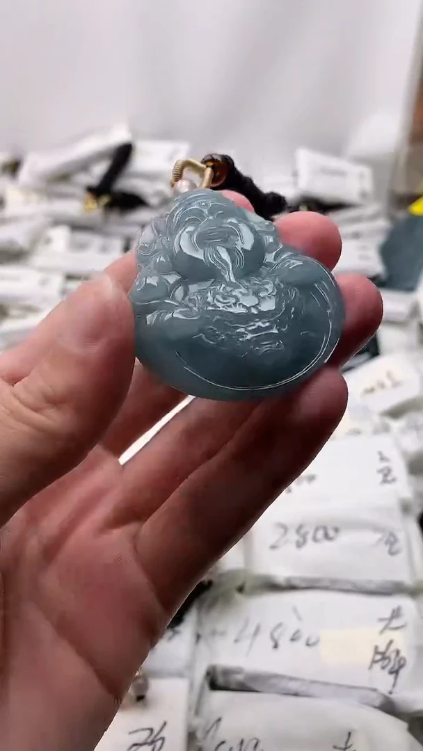 翡翠未镶嵌颈饰财神爷