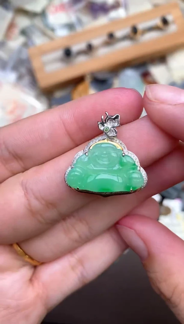 18K金镶嵌挂件翡翠一