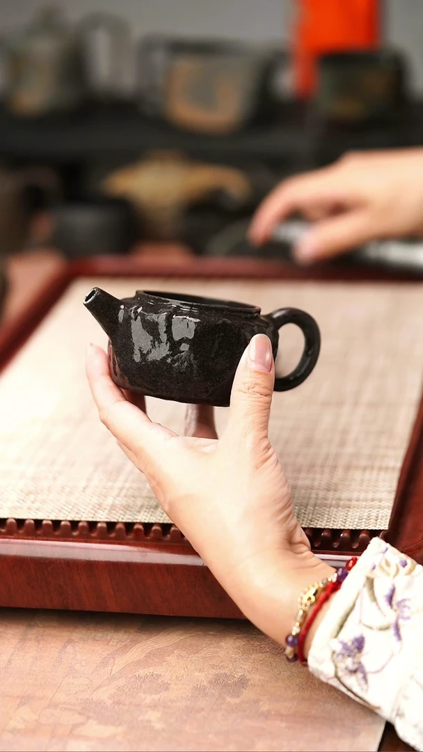 归玉堂冰碛岩重工雕刻石韵肌理德中壶180cc