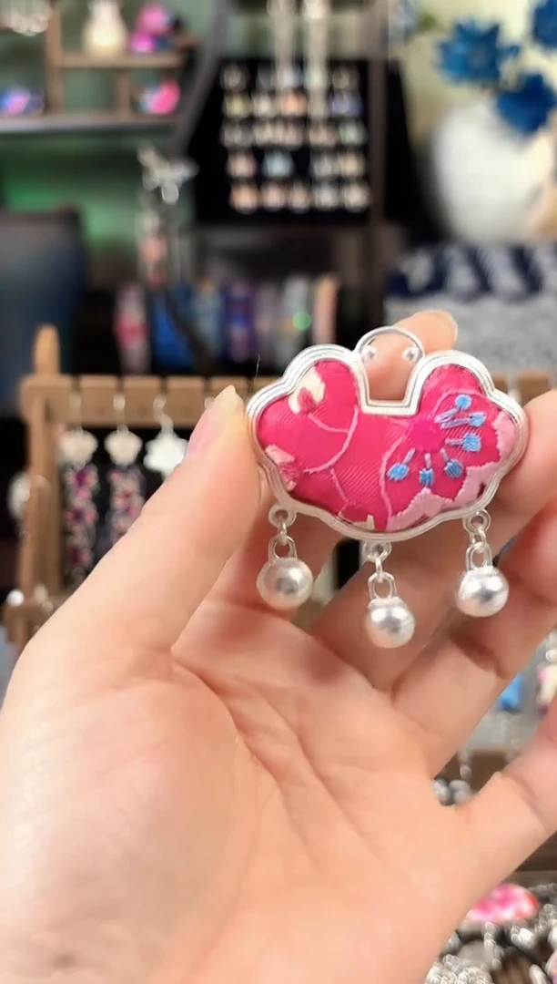 心****️彩云南阁非遗老绣饰品839