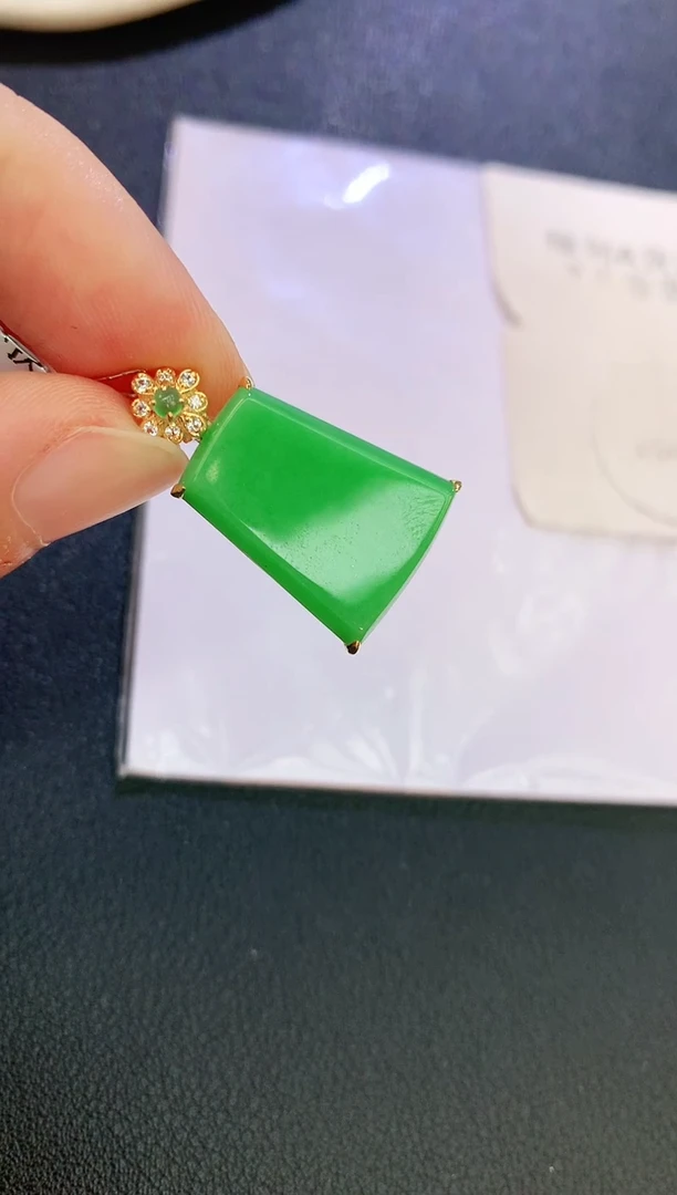 翡翠18K金镶嵌颈饰赠礼盒证书 麦麦