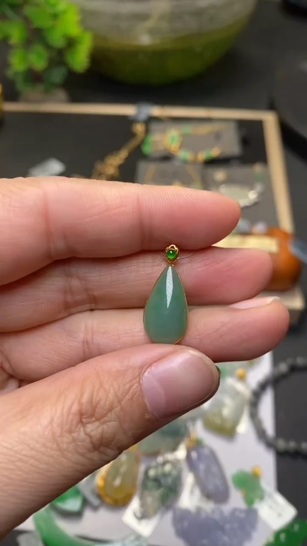 颈饰18K金镶嵌翡翠净货33233