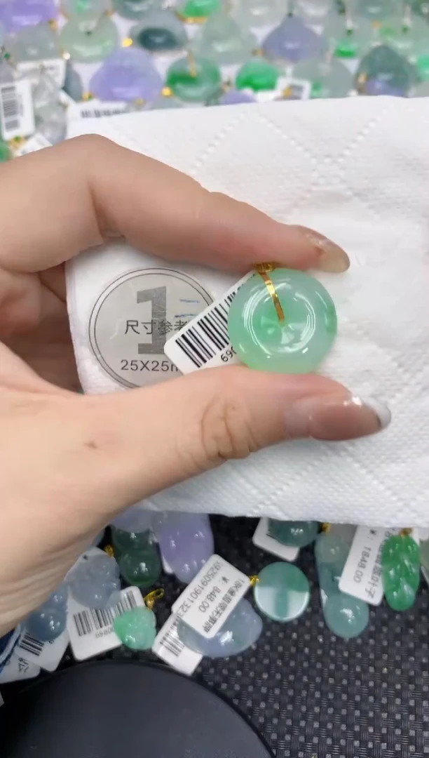 颈饰18K金镶嵌翡翠11111111