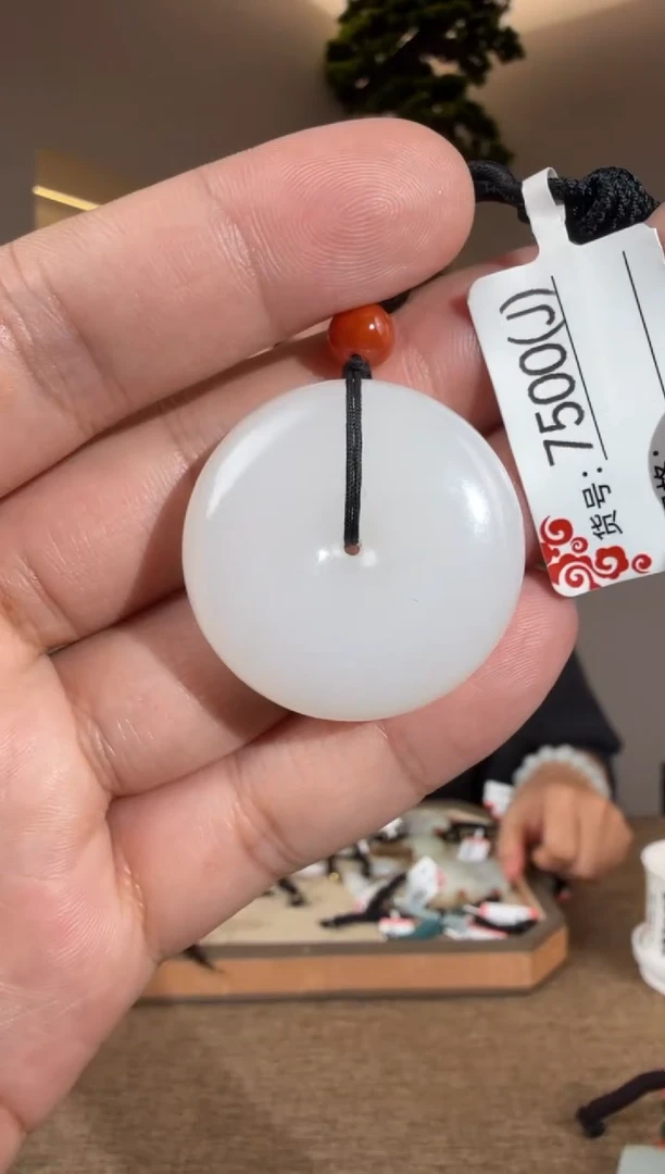 颈饰未镶嵌和田玉J