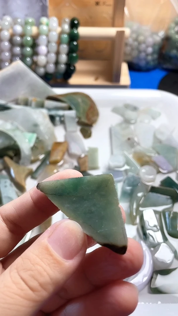 裸石翡翠刀**生翡翠小边料