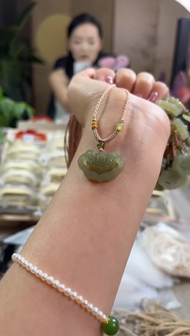 玛瑙/玉髓手镯未镶嵌和田玉如意锁多样性发货