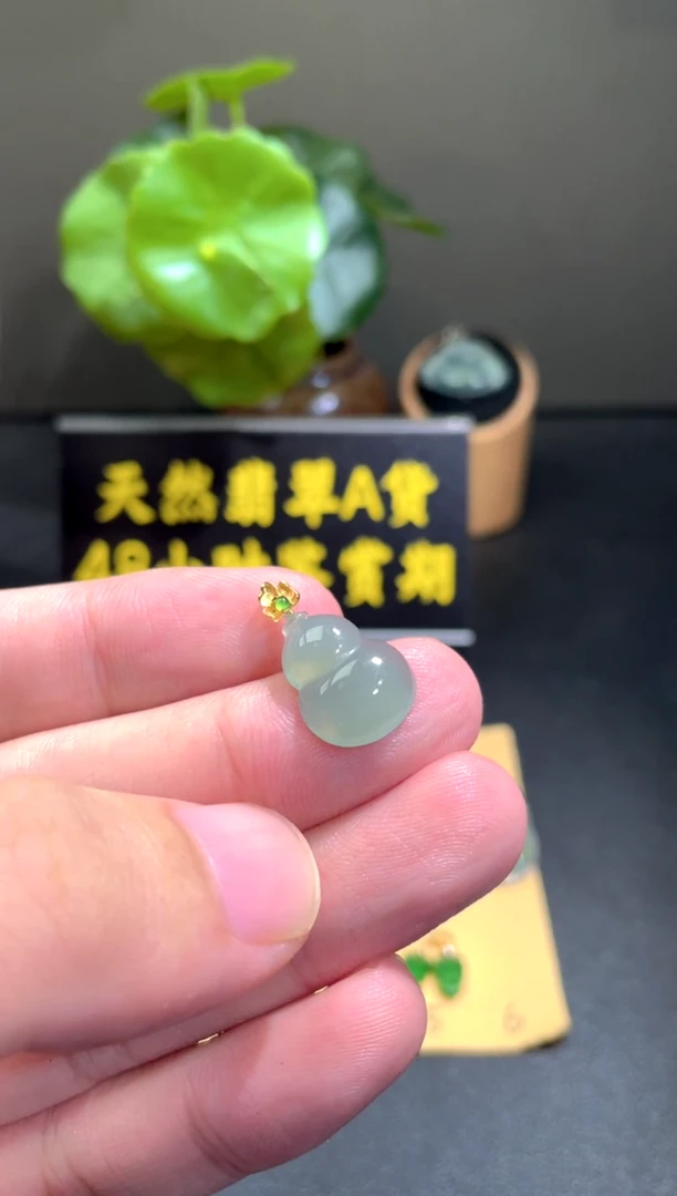 颈饰18K金镶嵌翡翠翡翠A货