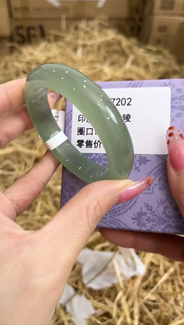 未镶嵌手镯石英质玉D7202