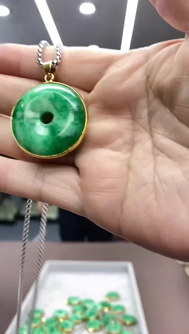 【闪购商品】翡翠颈饰未镶嵌多样式发货随机发一