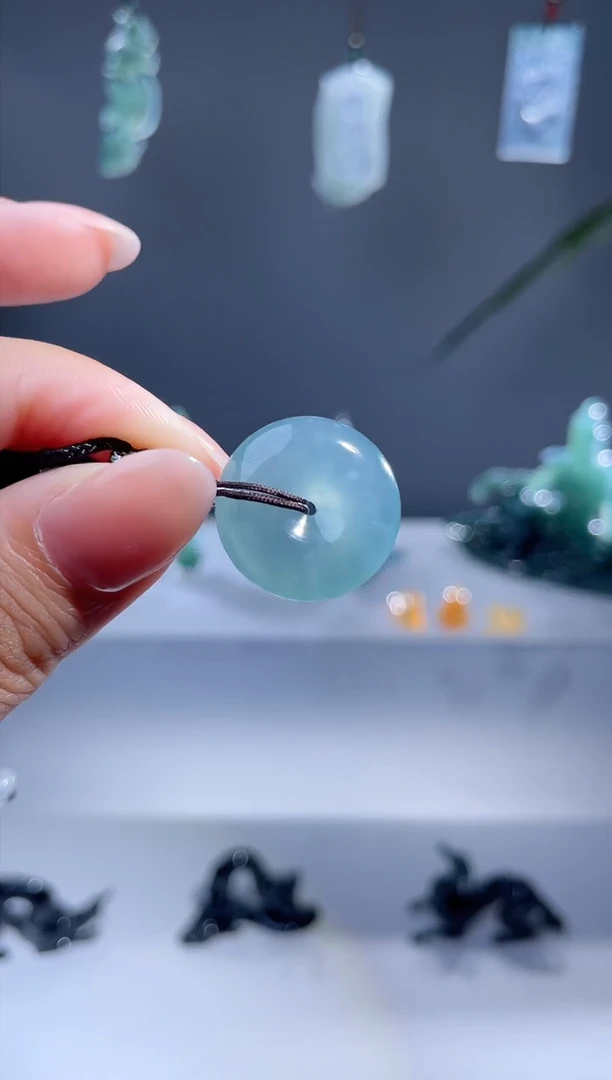 翡翠未镶嵌颈饰平安扣