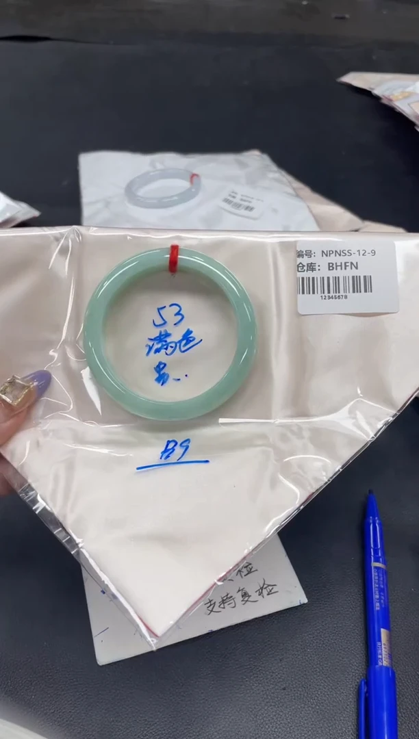 未镶嵌手镯翡翠翡翠手镯