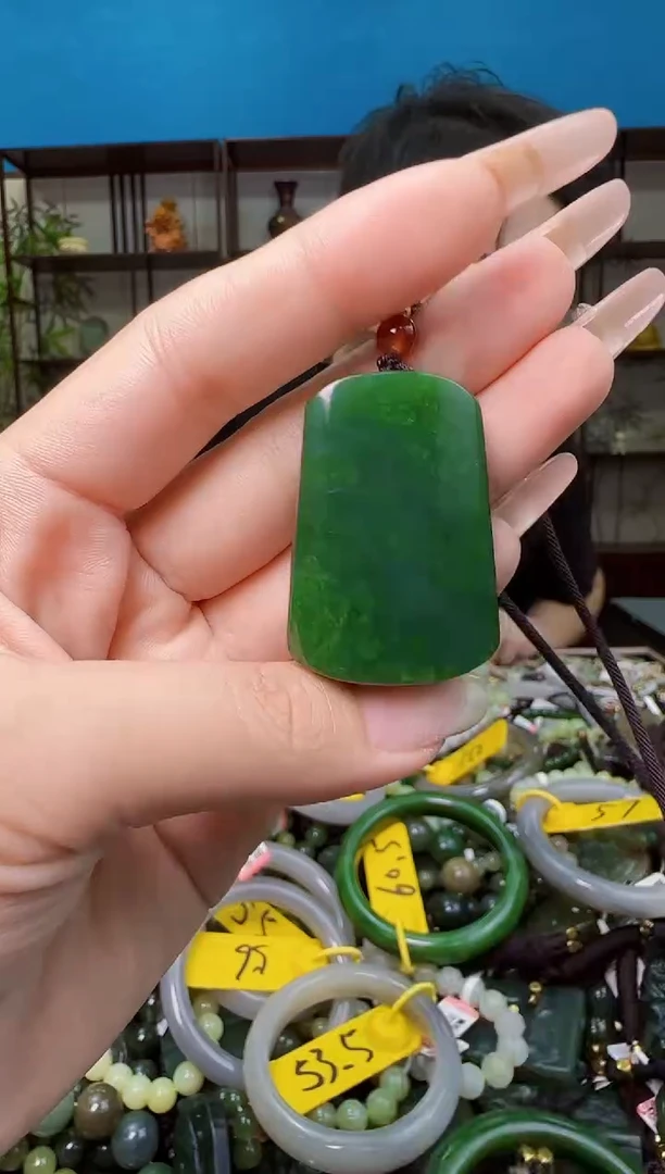 颈饰未镶嵌和田玉1