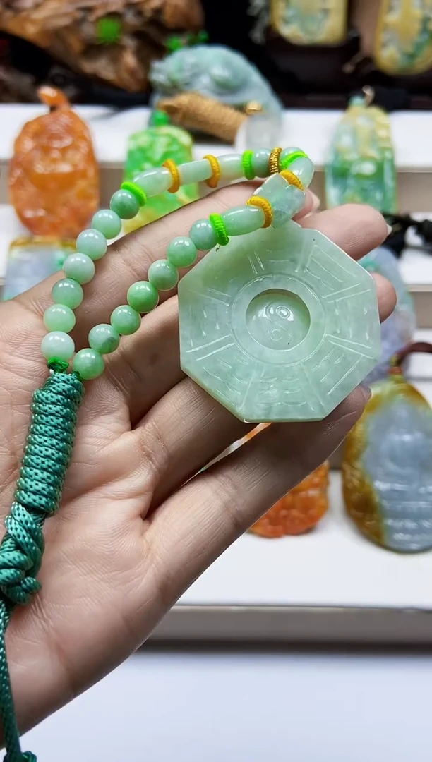 颈饰未镶嵌翡翠翡翠A货