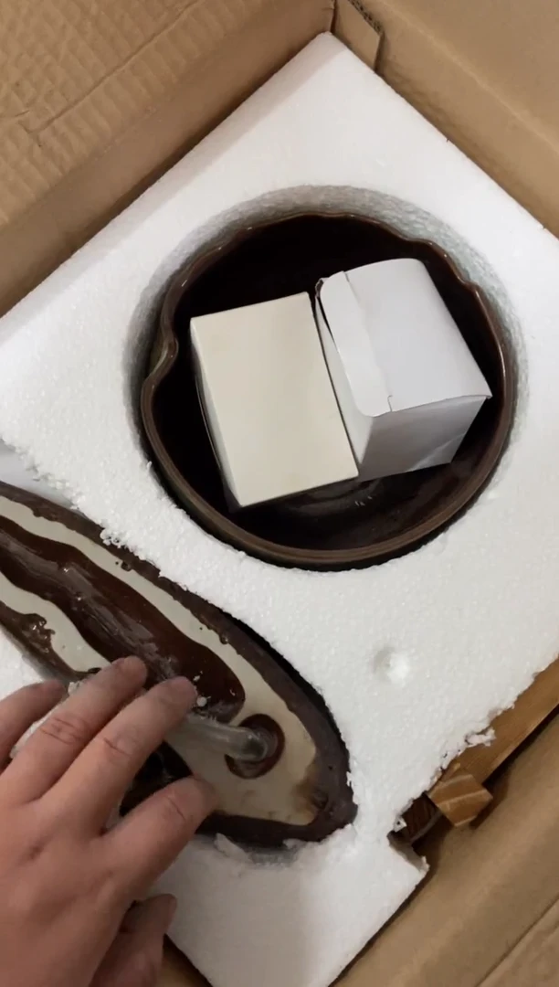 无运费险不带礼盒略有瑕疵有点脏介意勿拍