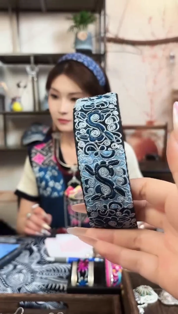 织绣民族风非遗老绣饰品556