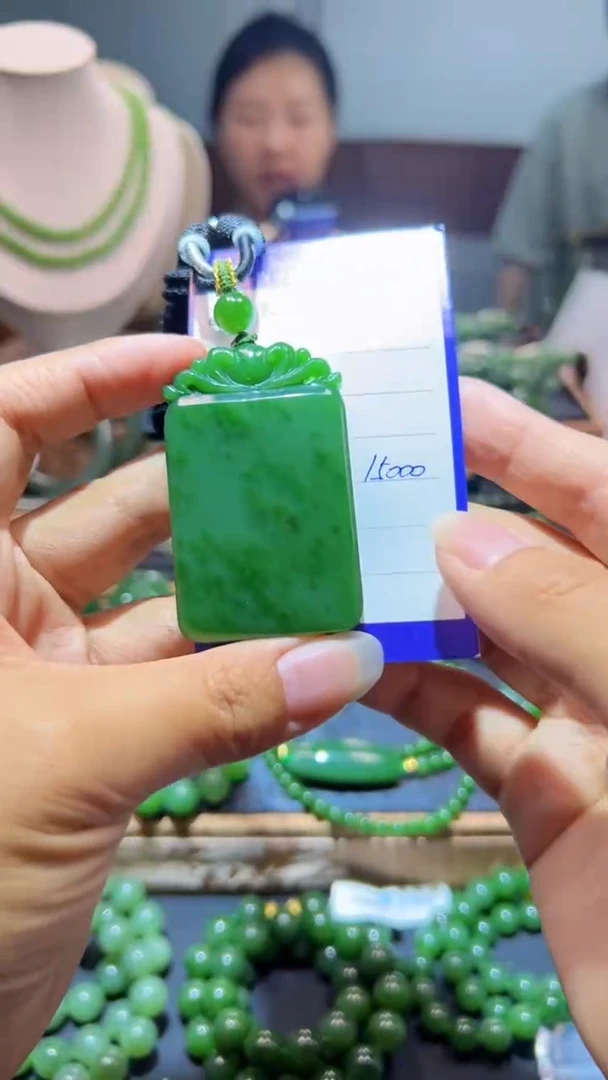 和田玉（碧玉）未镶嵌颈饰1