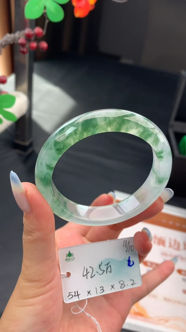 未镶嵌手镯翡翠自带#送人#，联系客服核对地址~