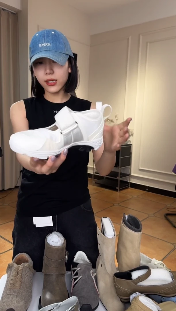 （设计师品牌）白色麂皮拼接运动鞋35码