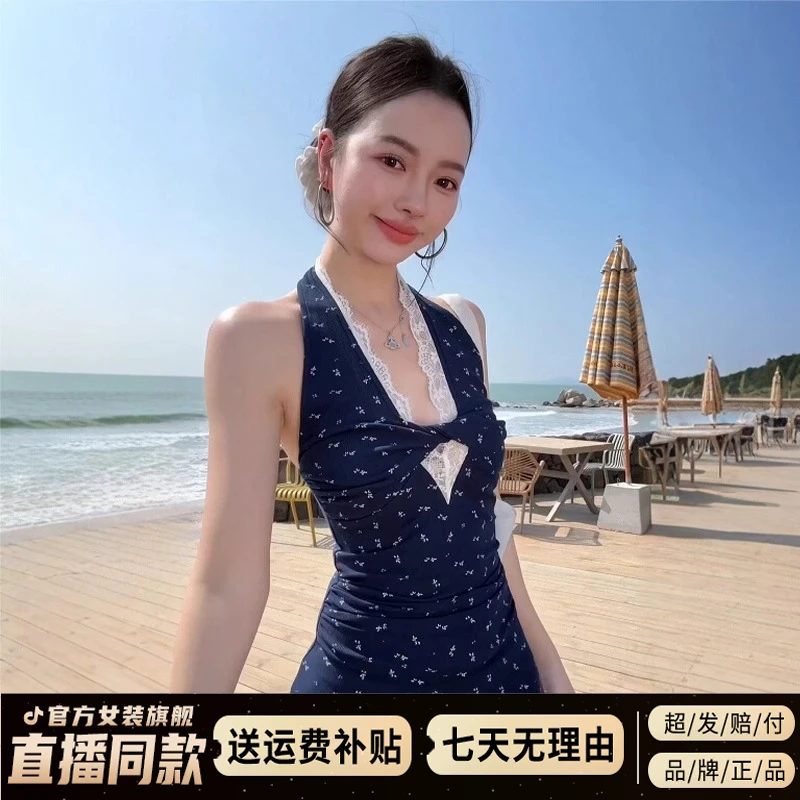 2025夏季法式蓝色蕾丝挂脖v领吊带连衣裙子女装新款碎花包臀长裙